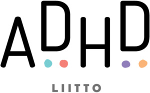 ADHD-liiton logossa on kirjaimet A, D, H ja D isoilla mustilla kirjaimilla. Ensimmäisen D-kirjaimen alla on kaksi epätarkkaa ympyrämuotoa, ensimmäinen liiton vihreällä värillä, toinen liiton punasävyllä. Toisen D-kirjaimen alla on violetinvärinen ja oranssinvärinen ympyrämuoto. Kirjainten ja ympyrämuotojen alapuolella on harmaalla värillä sana LIITTO.
